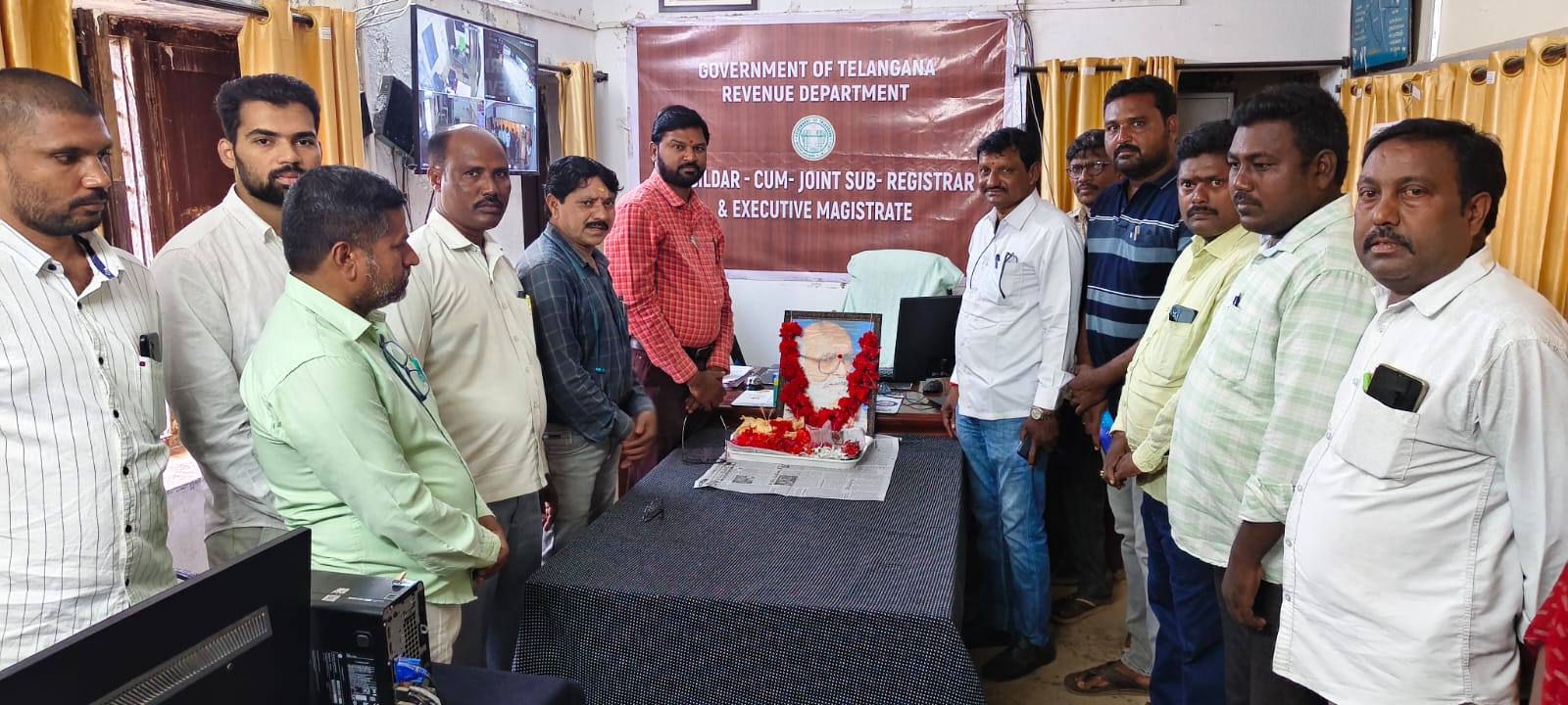 కాళోజి సేవలు చిరస్మరణీయం: తహశీల్దార్ ముప్పు కృష్ణ