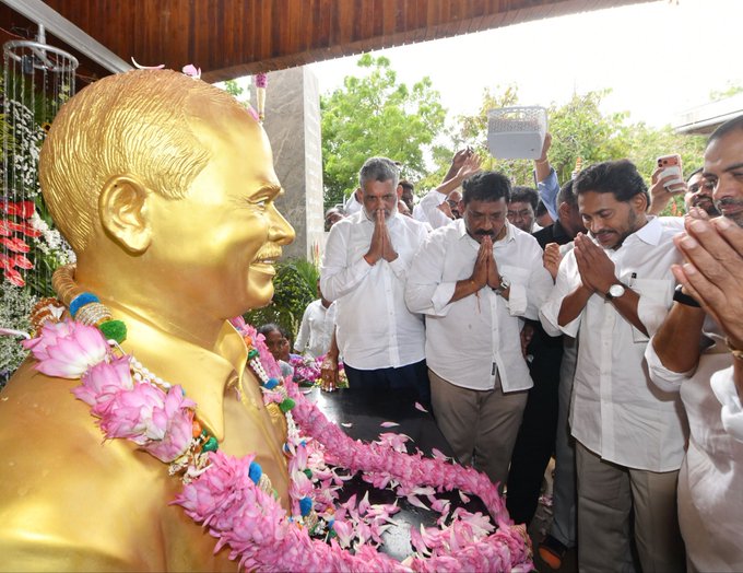 ఏకగ్రీవానికి నో అగ్రీ: వైసీపీ చీఫ్ వైఎస్ జగన్
