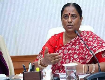 మంత్రి కొండా సురేఖ సంచలన వ్యాఖ్యలు